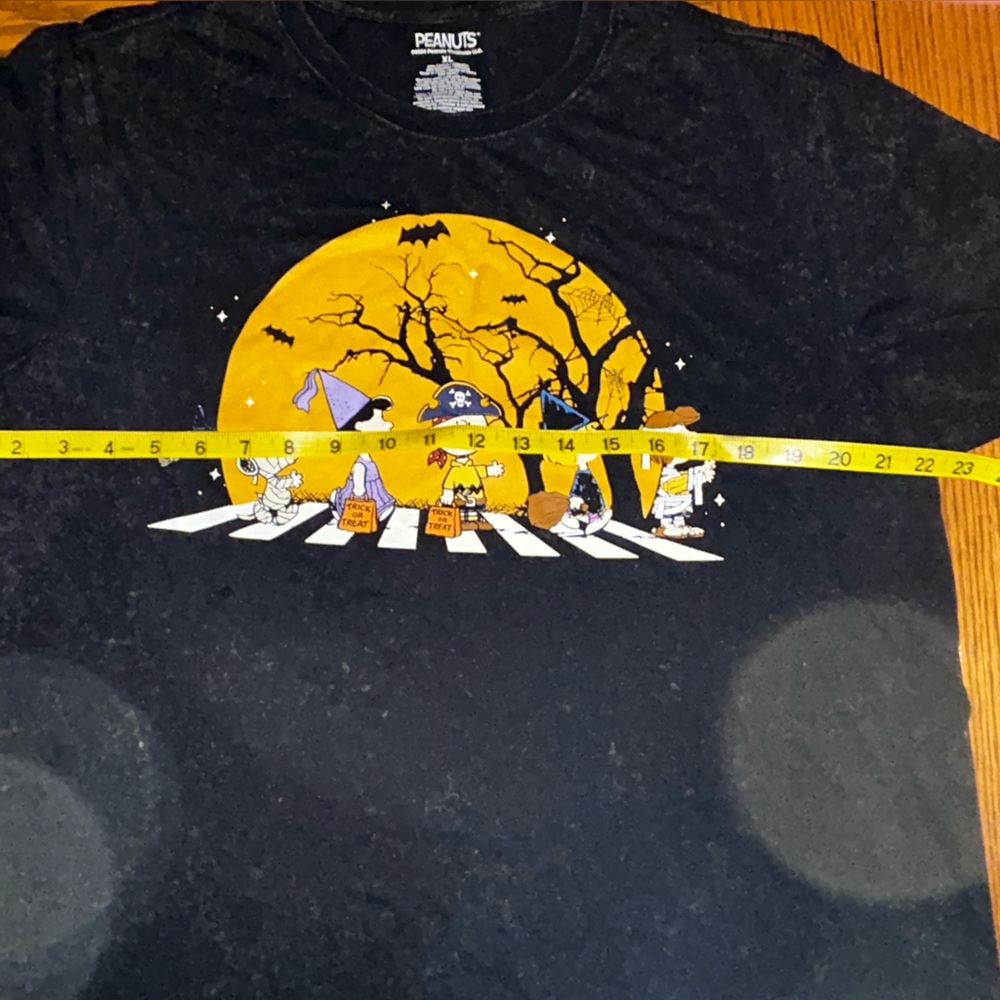 Peanuts Unisex Short Sleeve Black Tee with Halloween Design Size XL - Picture 4 of 6